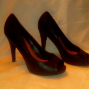 Woman's open toe pumps